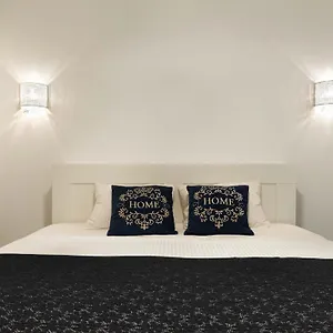 https://smile-studios.bucharesthotelsnow.com